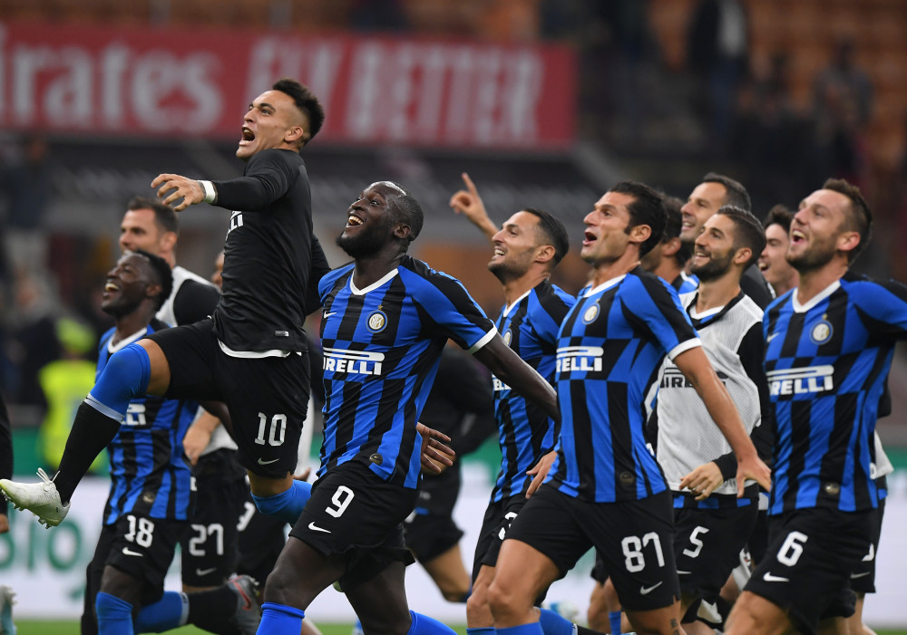 曼联状态起伏 战术调整仍在进行