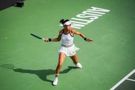 李海新出黄牌后，刘越：诶？黄健翔：咦？娄一晨：嗯？45亮107回复