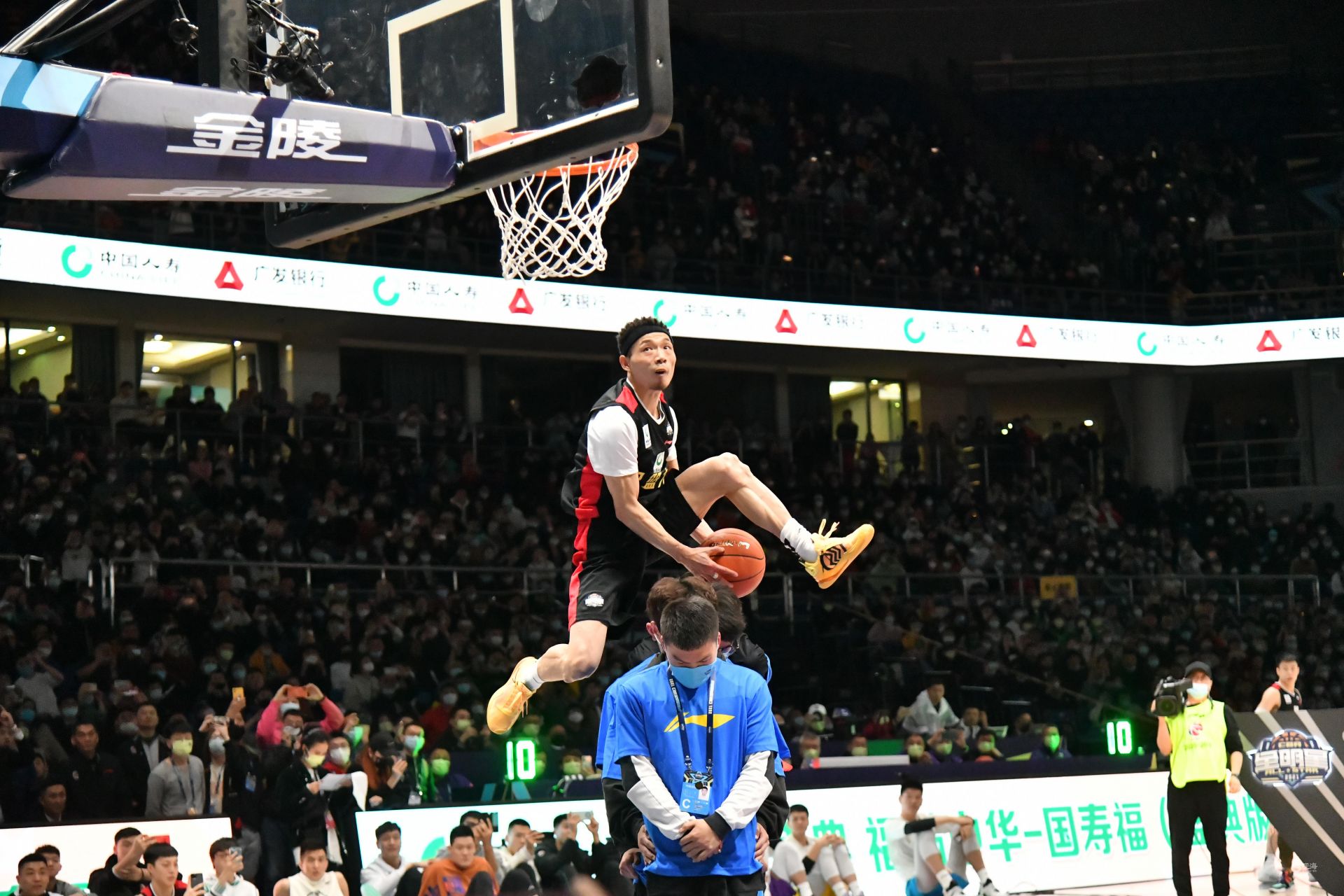 并列队内最 并列队内最